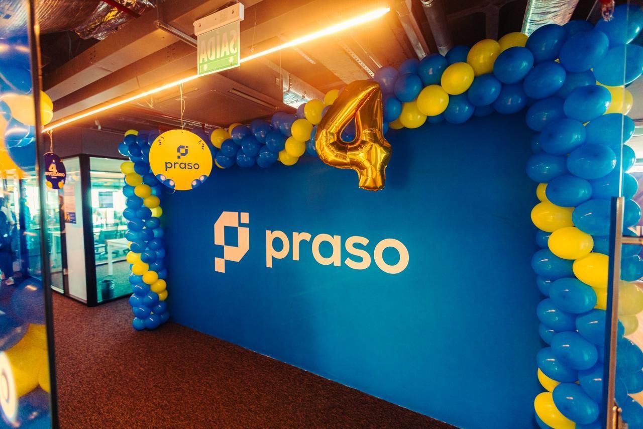 Parede da Praso decorada para o 4º aniversário