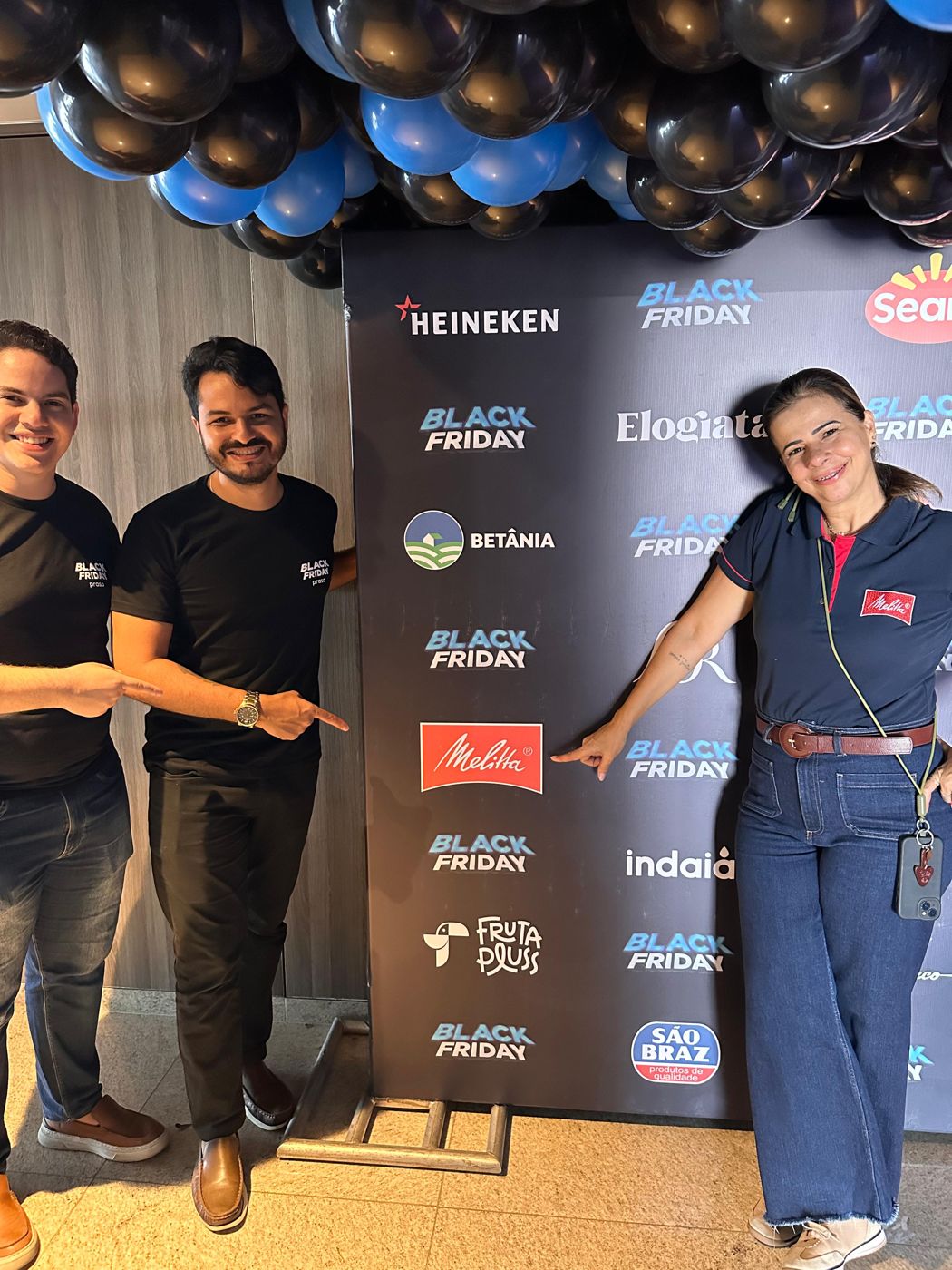 Painel da Black Friday com os logos das indústrias parceiras