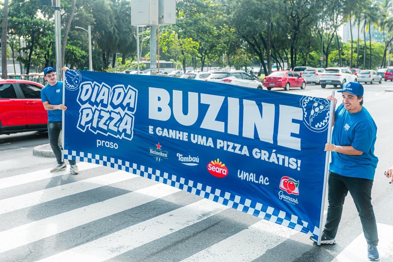 Faixa do Dia da Pizza na faixa de pedestres